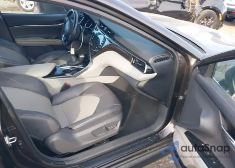 2020 Toyota Camry Xle Hybrid z USA, uszkodzony, nr VIN 4T1F31AK7LU525329